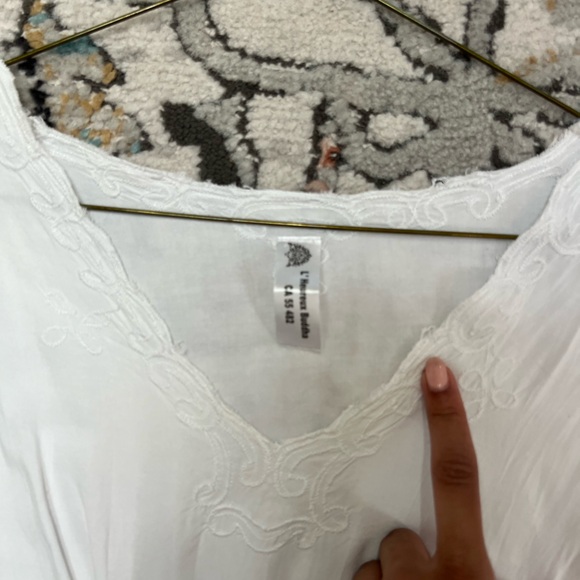 L’heureux Buddha White Tunic with Cinched Waist and Embroidery Detail. - Picture 3 of 3